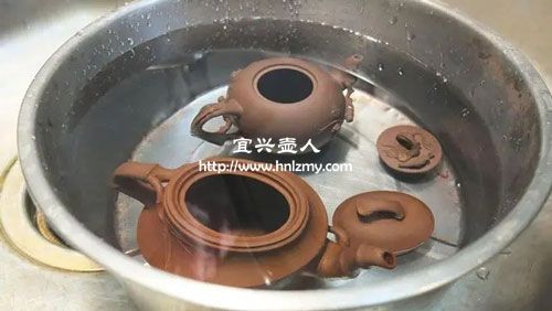 清水煮紫砂壺有一定作用但危險(xiǎn)比較高才