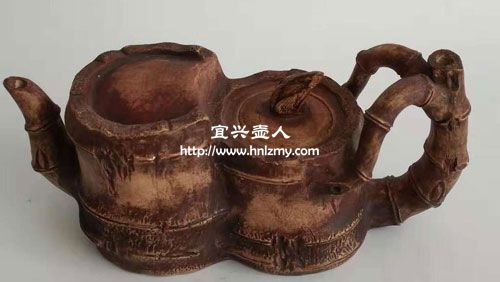 一把壺把遠(yuǎn)遠(yuǎn)高于壺蓋的紫砂壺
