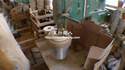 機車壺生產制作的現場圖