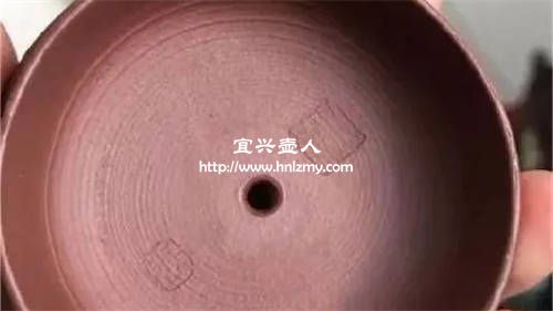 壺蓋內(nèi)有一圈紋路的紫砂壺就是全手工嗎1