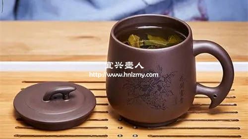 紫砂壺茶杯為什么喝著有泥土味