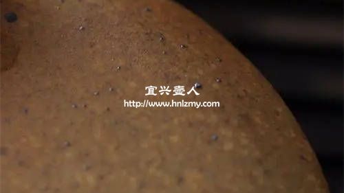 紫砂壺泥料中黑色顆粒物是什么