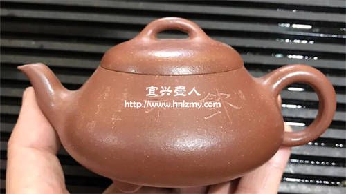 如何鑒別紫砂壺是不是純正的呢