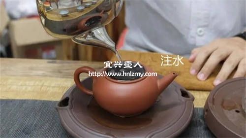 新紫砂壺第一次泡茶有股泥巴味正常嗎