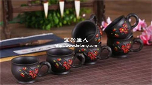 有彩繪的紫砂杯是化工杯嗎