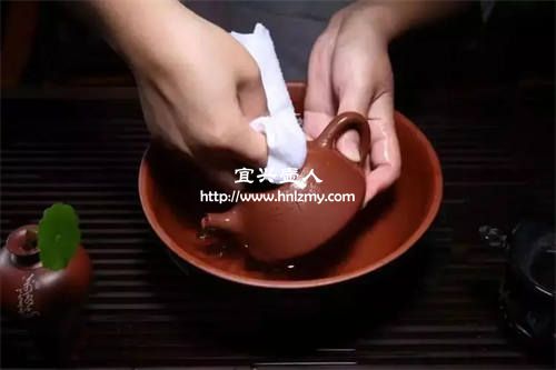 紫砂壺上了石蠟鞋油如何清理
