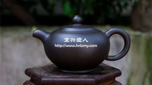 黑色紫砂壺和紅色紫砂壺