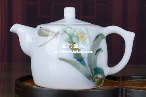 一把瓷器茶壺