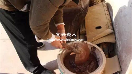 紫砂泥料的練泥過程