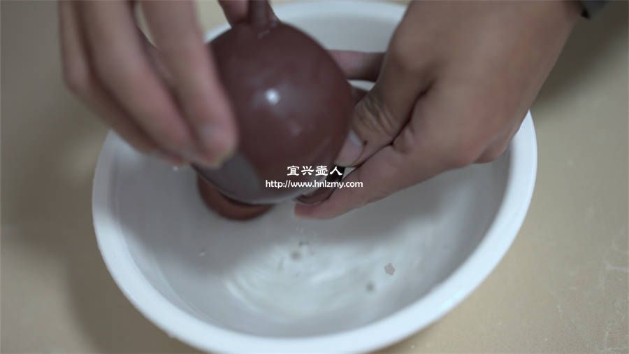 紫砂壺開壺前用水清洗