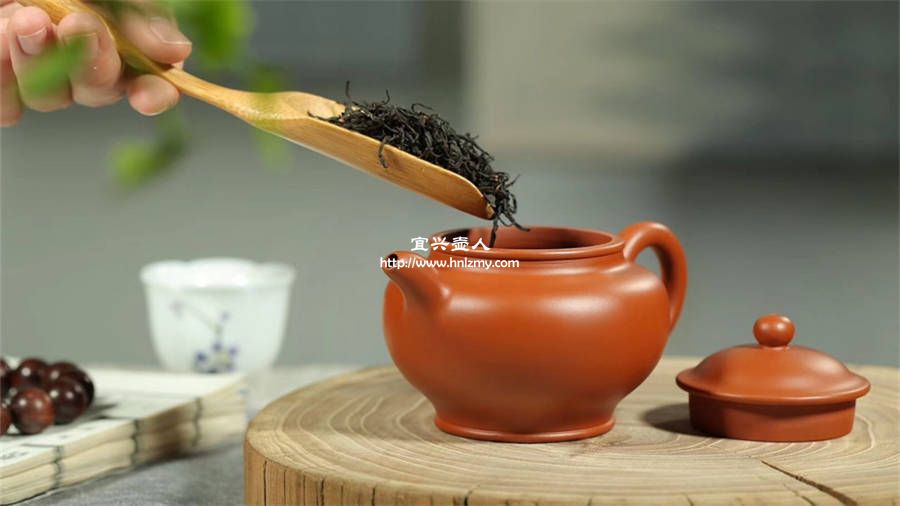 幾十元紫砂壺泡茶示意圖
