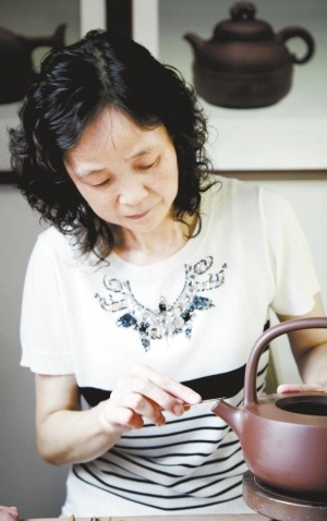 吳亞亦制作紫砂壺照片