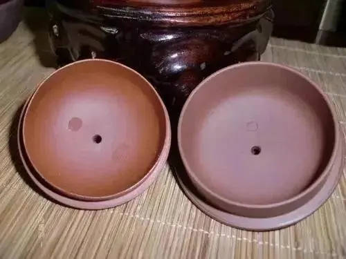 假紫砂壺倒開水顏色會深嗎