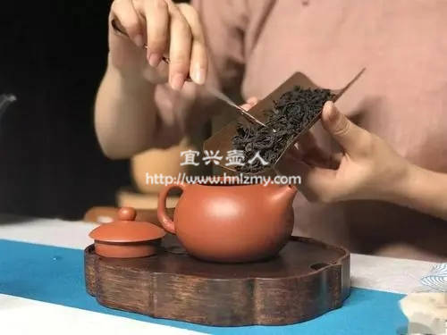 紫砂壺里面的茶葉喝過(guò)怎么取出來(lái)