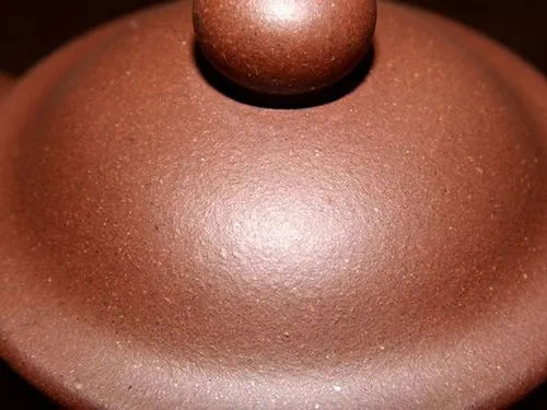 紫砂壺表面有白色云母斑塊算瑕疵嗎