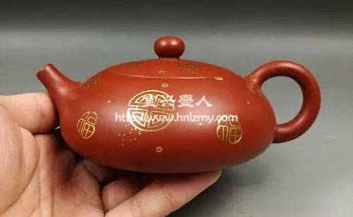 一把描金紫砂壺