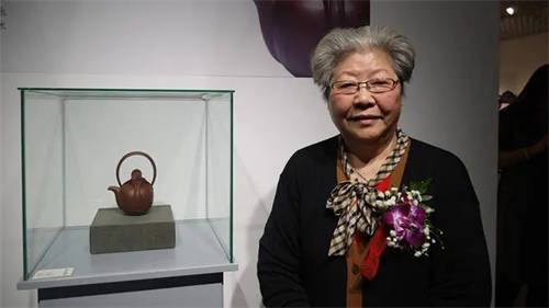 曹婉芬紫砂壺作品合照
